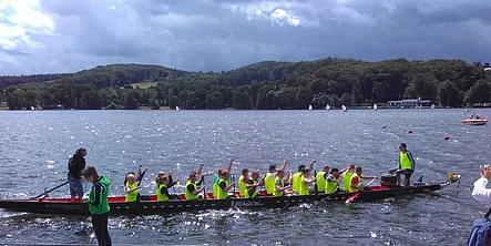 Mitarbeiter_Event_Drachenbootrennen-05